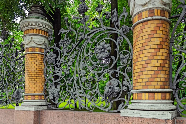 Fence mikhailovsky garden petersburg — Stock Photo, Image