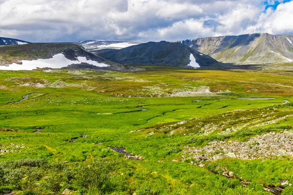 Sonnenbeschienene Gebirgskette Subpolaren Ural Einem Sommertag — Stockfoto