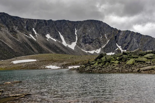 Cold Lake Gray Rocks Mountains Subpolar Urals Cloudy Day — Stock Fotó