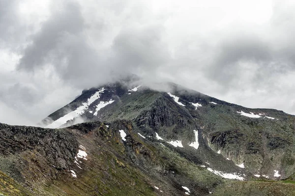 Pic Montagneux Dans Les Nuages Oural Subpolaire Par Une Journée — Photo