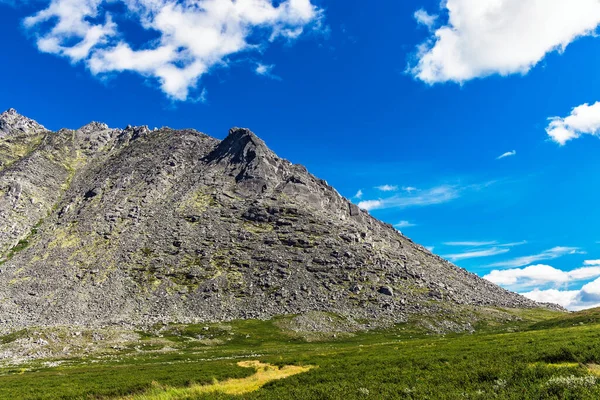 Montaña Rocosa Los Urales Subpolares Soleado Día Verano —  Fotos de Stock