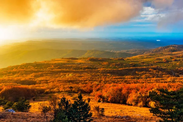 Panorama Náhorní Plošiny Chatyr Dag Krymu Osvětlené Západem Slunce Podzimního — Stock fotografie