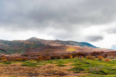 Kırım 'da bir sonbahar günü Chatyr-dag plato manzarası
