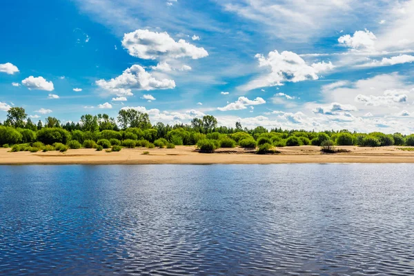 Paysage Avec Rivière Ciel Bleu Avec Nuages Jour Été — Photo