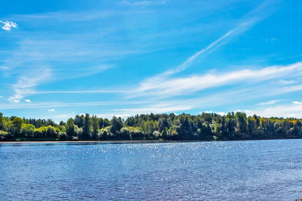 Paysage Avec Rivière Ciel Bleu Avec Nuages Jour Été — Photo