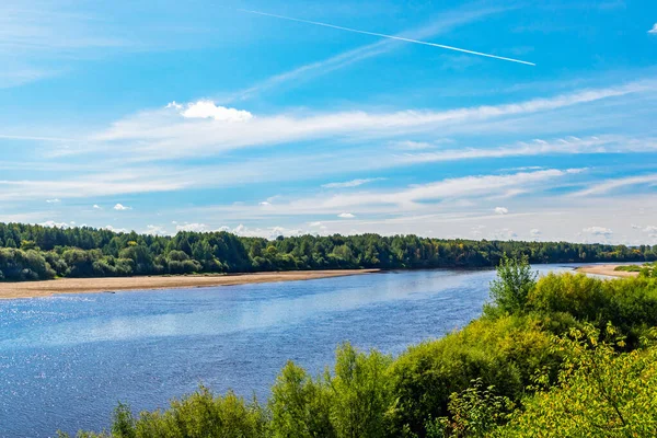 Paysage Avec Rivière Ciel Bleu Avec Nuages Jour Été — Photo