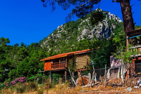 Bellissimo Paesaggio Villaggio Montagna Turchia Una Giornata Estiva Soleggiata — Foto Stock