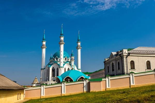 Kul sharif mecset a kazán kremlin egy napos nyári napon — Stock Fotó