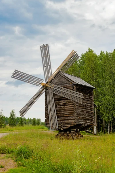 Trä väderkvarn — Stockfoto