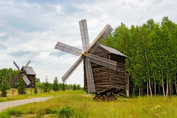 Molino de viento de madera — Foto de Stock