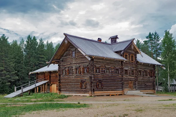 Деревянный дом — стоковое фото