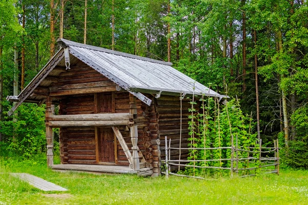 Dřevěná stodola — Stock fotografie