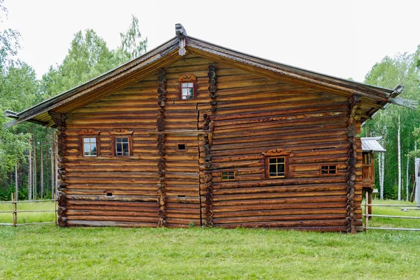 Дерев'яний будинок — стокове фото