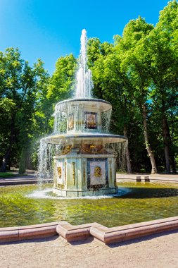peterhof çeşme