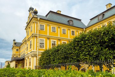 petersburg sarayda Menshikov