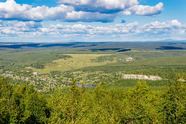 Лісисті пагорби з висоти — стокове фото