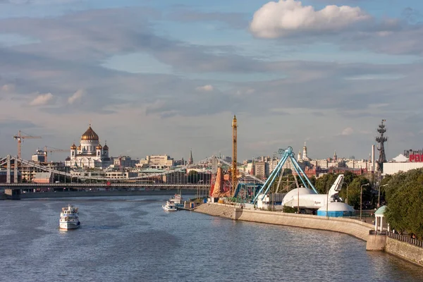 Widok na rzekę Moskwę i Gorky Park — Zdjęcie stockowe