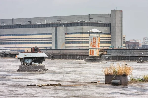 Området och byggnaderna i en stor fabrik i Moskva — Stockfoto