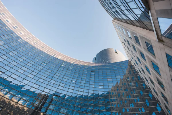 Les gratte-ciel modernes du quartier des affaires de La Défense — Photo