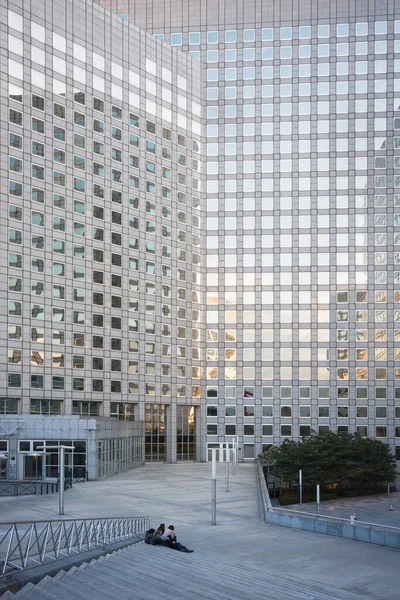 Les gratte-ciel modernes du quartier des affaires de La Défense — Photo