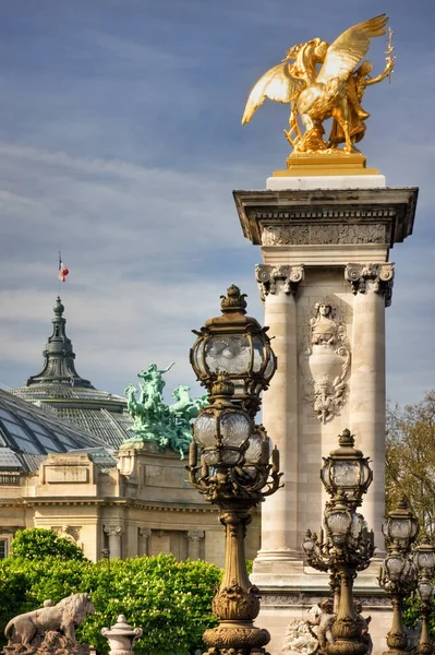 Alexanders τρίτη γέφυρα και Petit Palais στο Παρίσι — Φωτογραφία Αρχείου