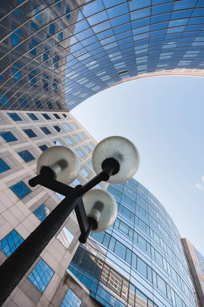 Los modernos rascacielos del distrito financiero de La Defense — Foto de Stock