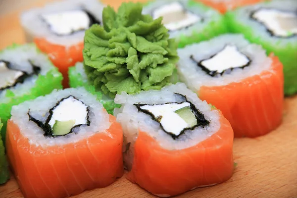 Sushi i pikantne wasabi — Zdjęcie stockowe
