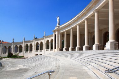 Bazilikanın Portico