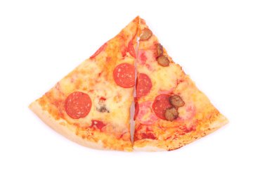 dilim pizza üzerinde beyaz izole