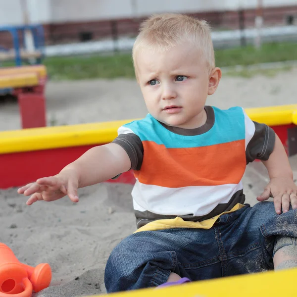 Spielen auf dem Spielplatz — Stockfoto