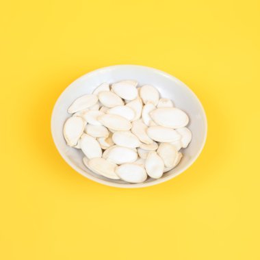 Beyaz tabak kabak çekirdeği