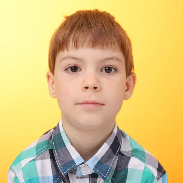 Pequeno menino bonito — Fotografia de Stock