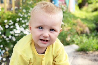 kokulu çiçekler çocuk