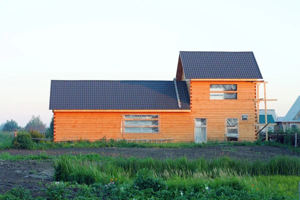 Будівля дерев'яного будинку — стокове фото