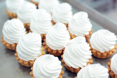 bir balon ile küçük kız