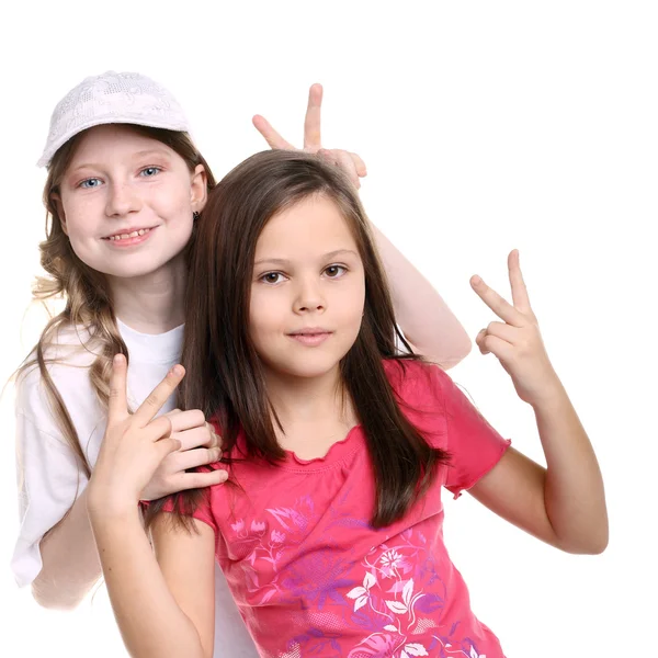 Girls showing the victory sign — Stock Photo, Image