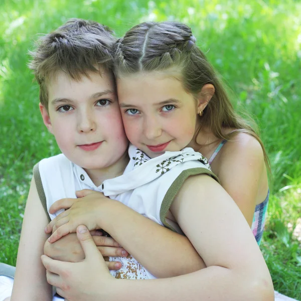 Naire jongen meisje — Stockfoto