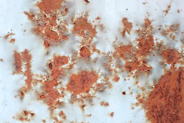 pas metal bir yüzeye