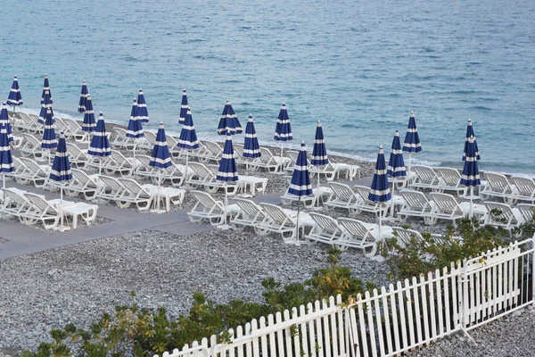 Strand parasols op het strand — Stockfoto