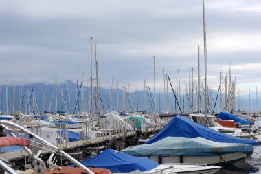 Birçok yat limanında