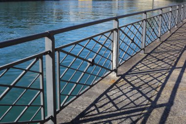 Metal korkuluk oyulmuş