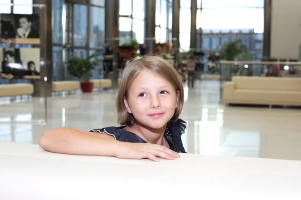 Girl in the waiting hall — Stock Photo, Image