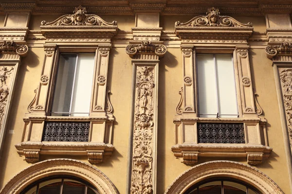 Ancient windows close up — Stock Photo, Image