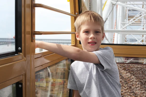 Boy in the ferris wheel cabin — Stock Photo, Image