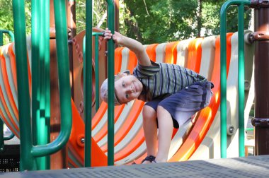 küçük çocuk oyun