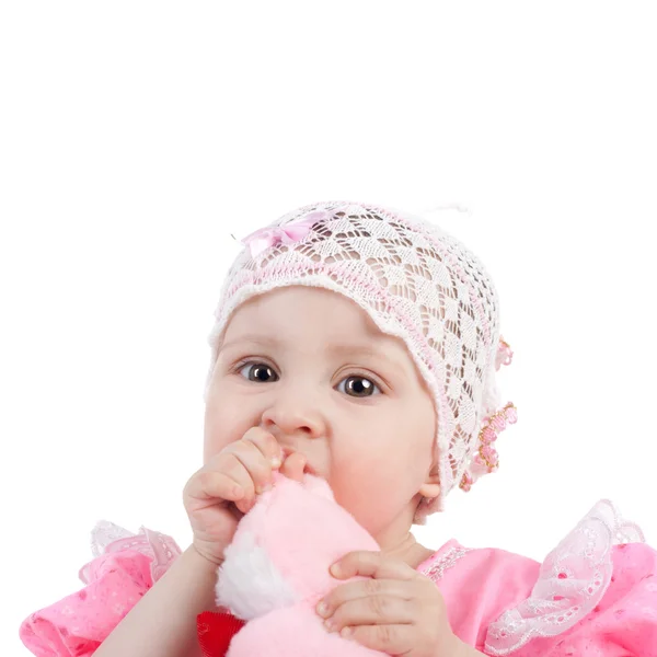 Menina bebê mordendo seu brinquedo — Fotografia de Stock