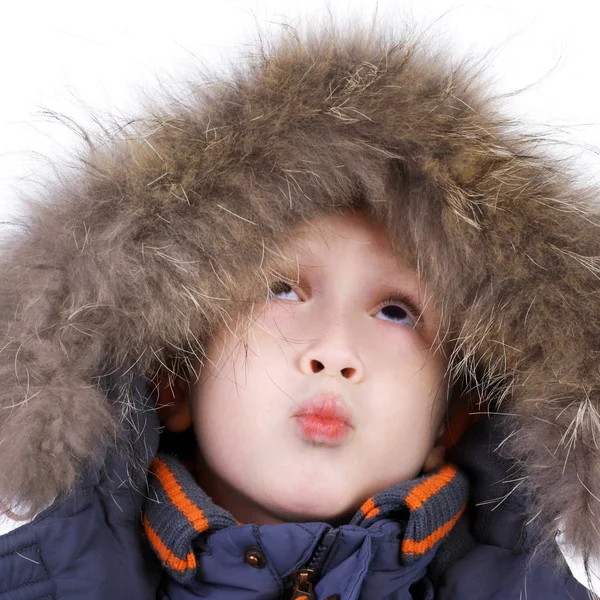Niño en la ropa de piel de invierno — Foto de Stock