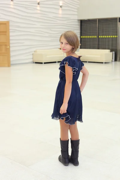 Girl posing in the hall — Stock Photo, Image