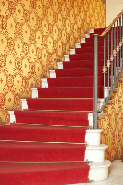 Escalier en velours rouge — Photo