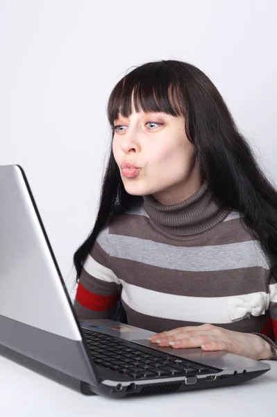 Junge glückliche Frau — Stockfoto